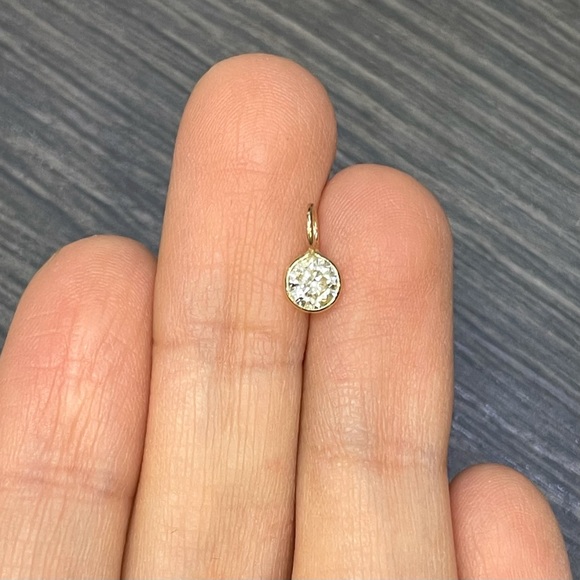 .30CT Brilliant Cut Diamond Pendant in solid 14k Yellow Gold - Picture 3 of 4
